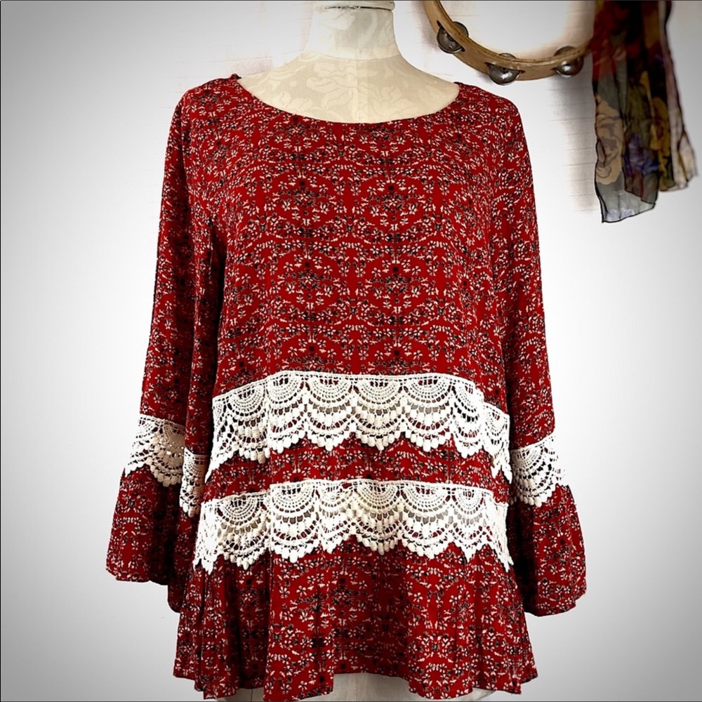 ENTRO Ditzy Floral Fluted Bell Sleeve Crochet Lace Pullover